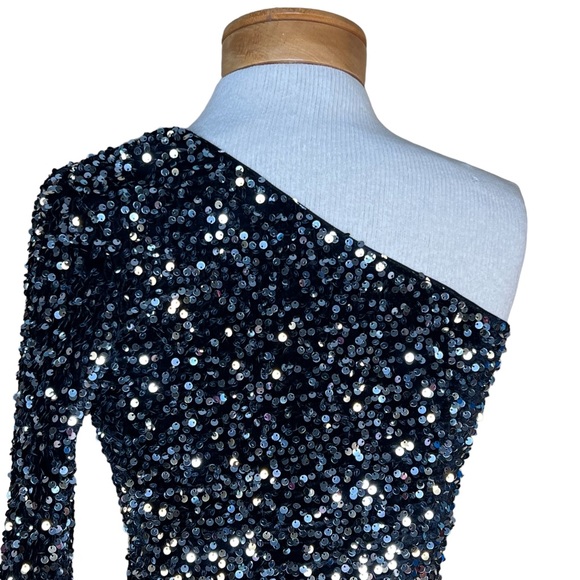 Stunner of Australia Women’s Velvet & Sequin 1 Shoulder Bodycon Mini Dre… - Picture 7 of 11
